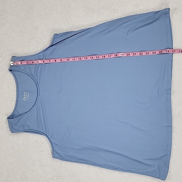 d&co Sleeveless Essentials Soft Shirt Bundle - Picture 6 of 9